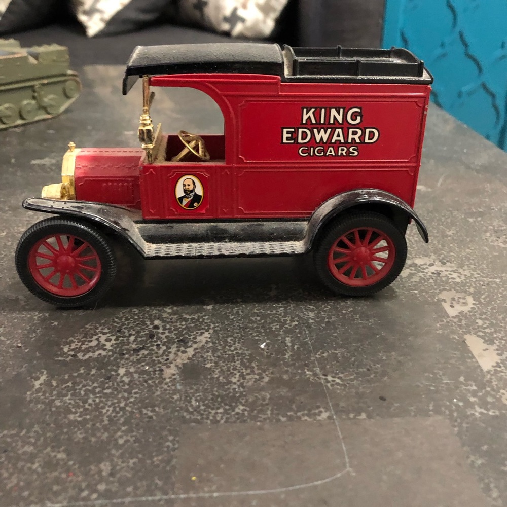Antique King Edward Cigars Bank !